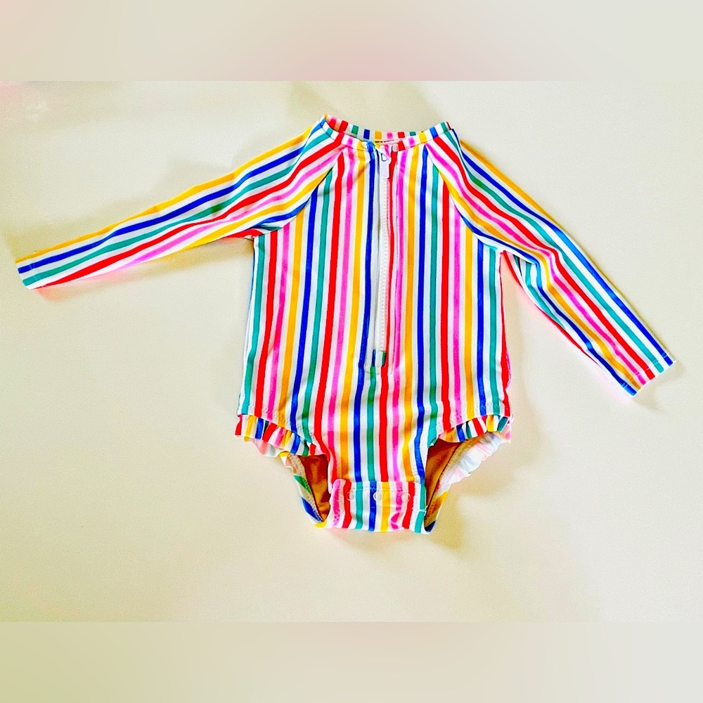 Oldnavy long sleeve Swimsuit 6-12 months